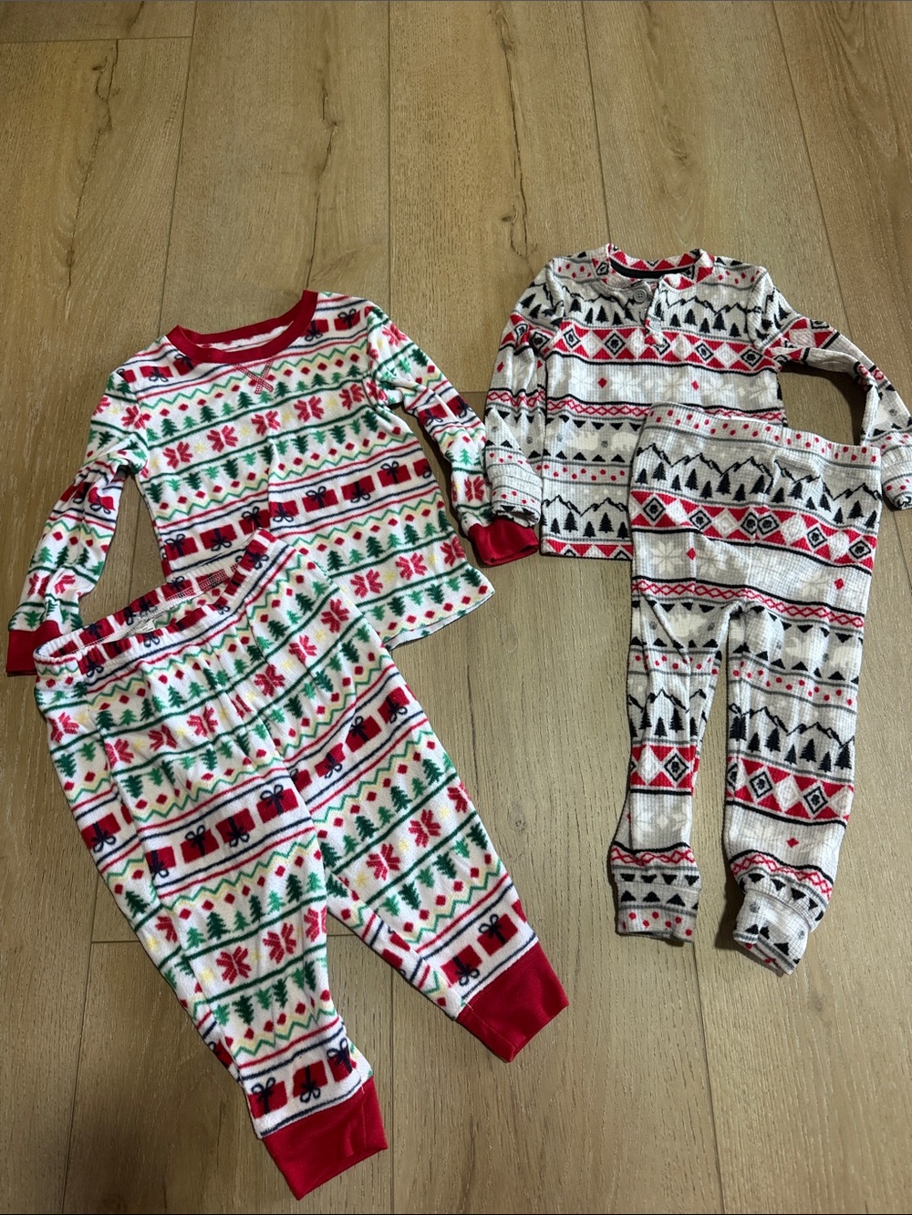 Holiday PJ bundle|size 2T
